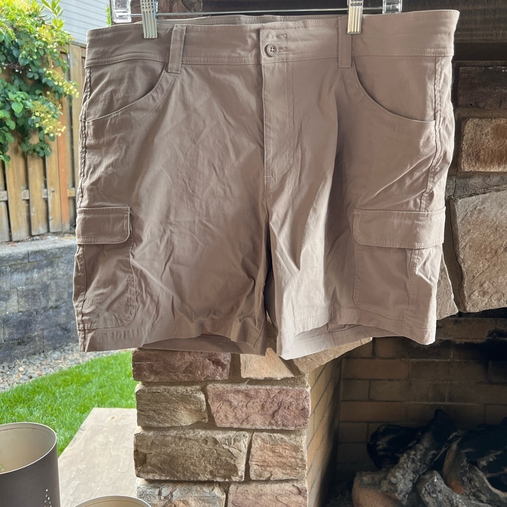 Women’s Tan Cargo Shorts